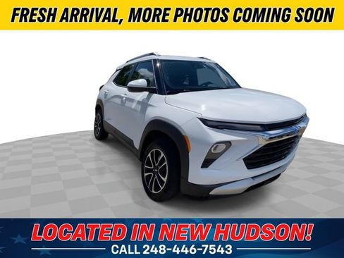 Used 2024 Chevrolet TrailBlazer LT w/ Driver Confidence Package FWD image 4