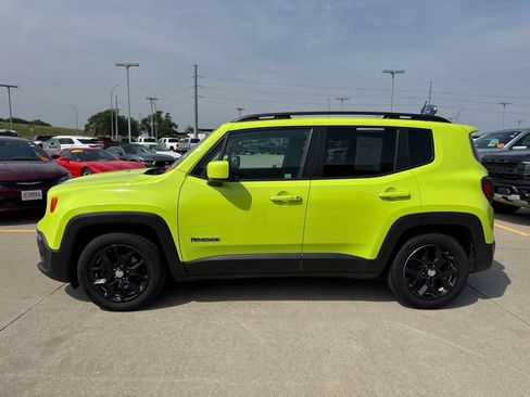 Used 2017 Jeep Renegade Latitude w/ Popular Equipment Group FWD image 23