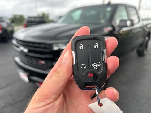 Used 2021 Chevrolet Silverado 1500 LT Trail Boss w/ Convenience Package II AWD/4WD image 48