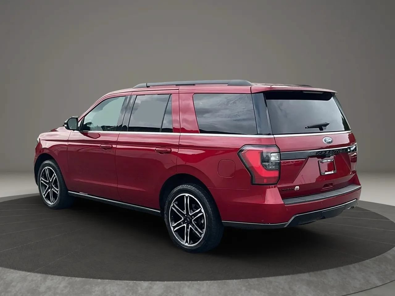 Used 2019 Ford Expedition Limited w/ Equipment Group 303A AWD/4WD image 3