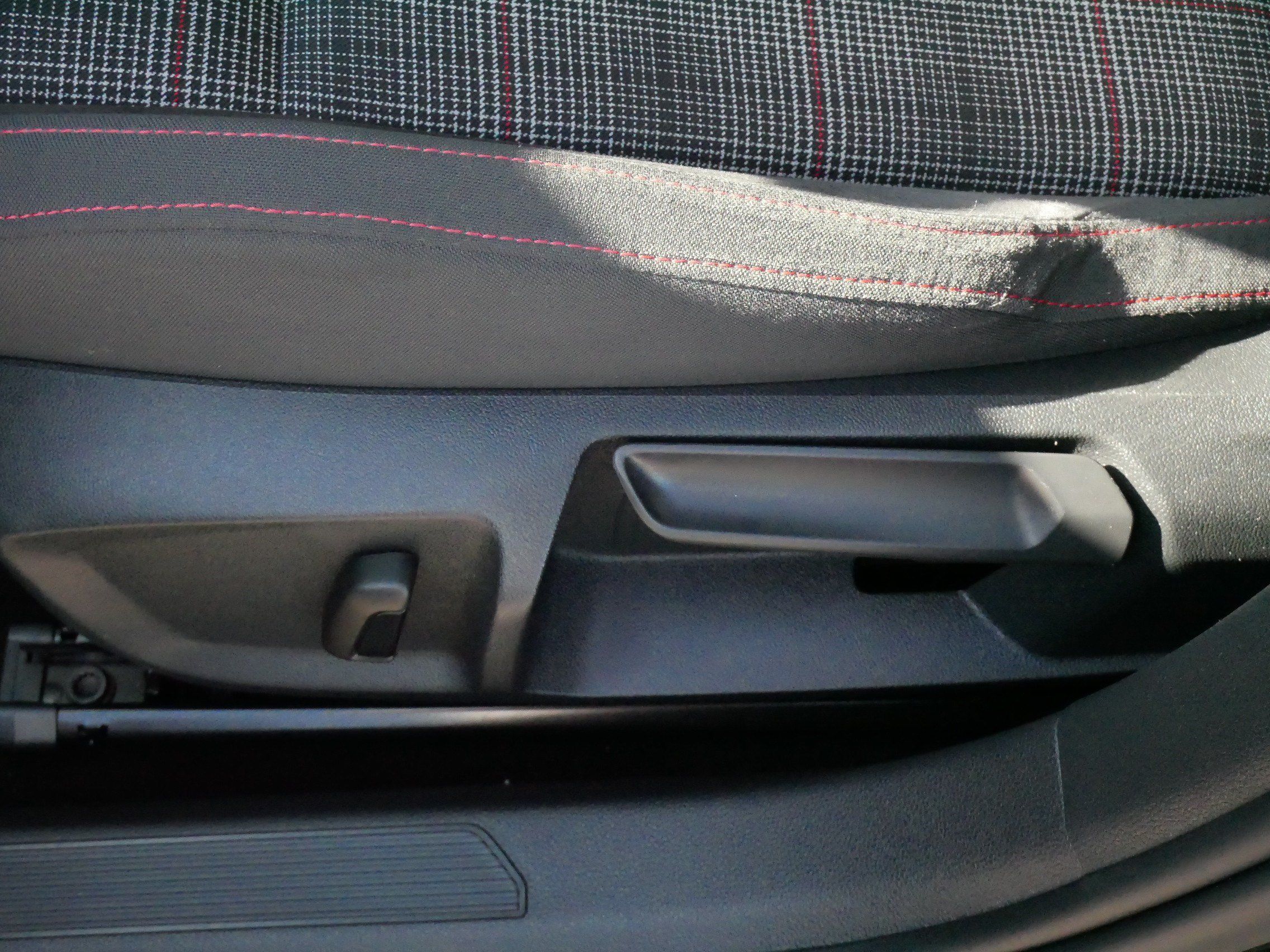 Certified 2024 Volkswagen GTI SE FWD image 20
