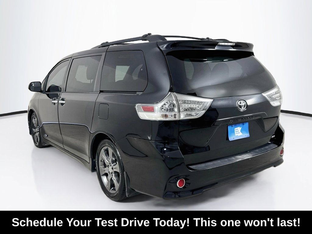 Used 2016 Toyota Sienna SE FWD image 5