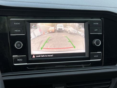 Used 2021 Volkswagen Jetta SE w/ SE Cold Weather Package image 21