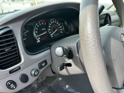 Used 2005 Toyota Sequoia SR5 image 42