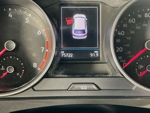 Used 2018 Volkswagen Tiguan SEL AWD/4WD image 12