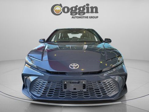 Used 2025 Toyota Camry SE image 8