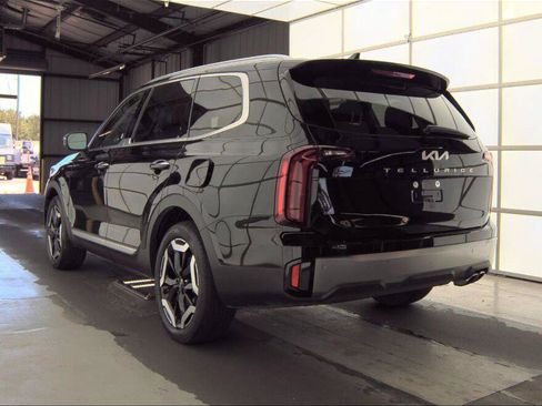 Used 2025 Kia Telluride S FWD image 11