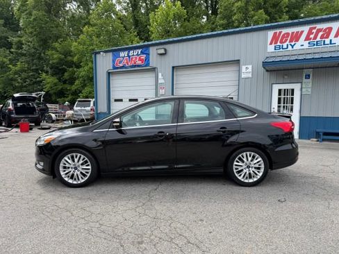 Used 2018 Ford Focus Titanium w/ Titanium Technology Package FWD image 2