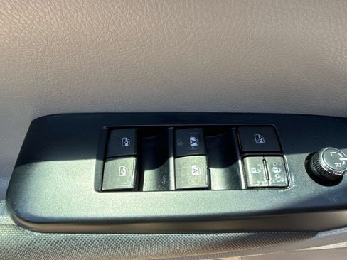Used 2019 Toyota Highlander LE FWD image 19