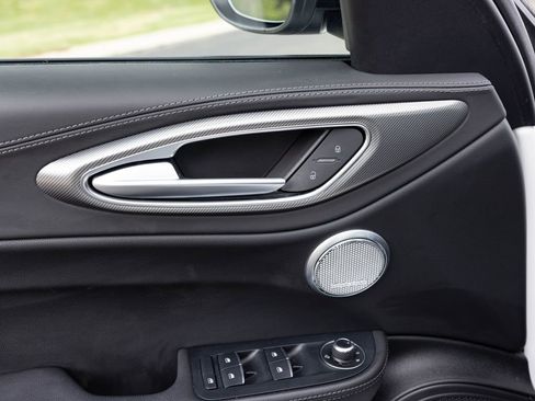 Used 2024 Alfa Romeo Giulia Veloce image 21