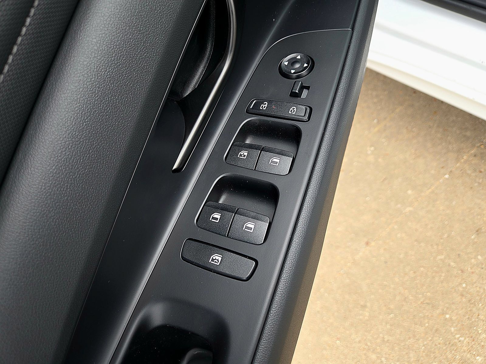 New 2026 Hyundai Elantra SEL FWD image 19