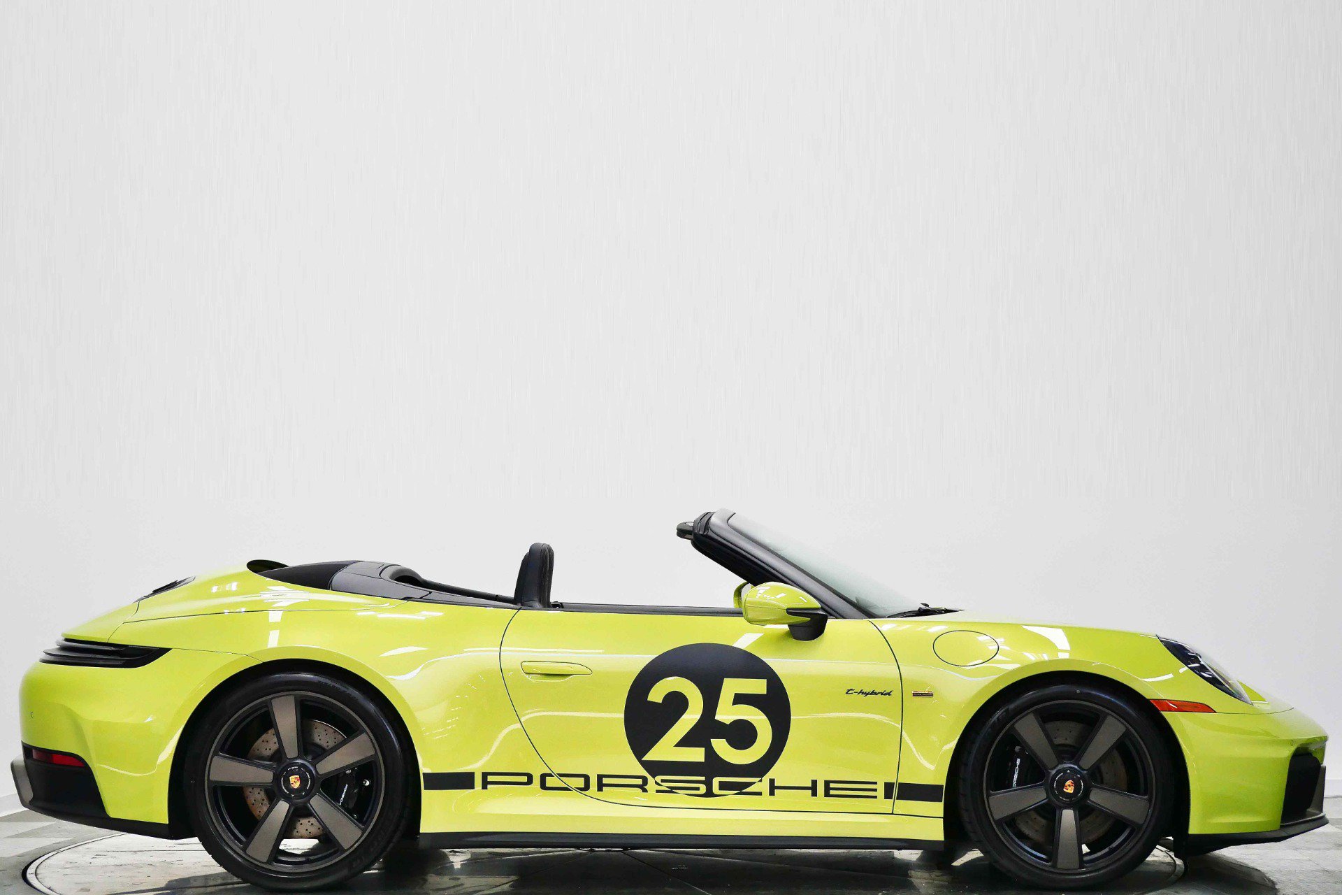 Used 2026 Porsche 911 GTS RWD image 2