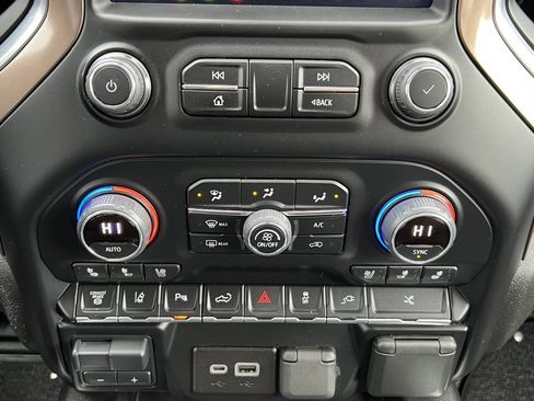 Used 2023 Chevrolet Silverado 3500 High Country AWD/4WD image 30