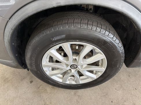 Used 2018 Nissan Rogue SV AWD/4WD image 11