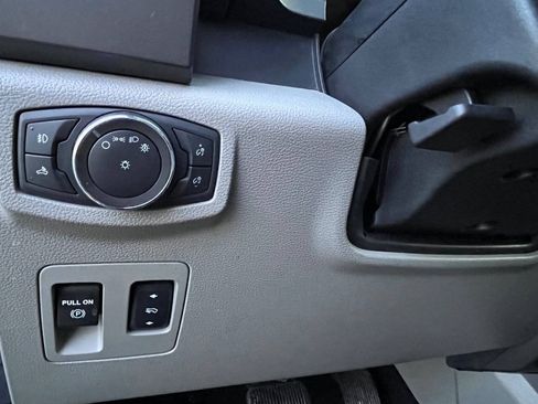 Used 2015 Ford F150 XLT w/ Equipment Group 302A Luxury AWD/4WD image 35