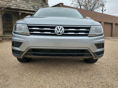 Used 2020 Volkswagen Tiguan SE image 3