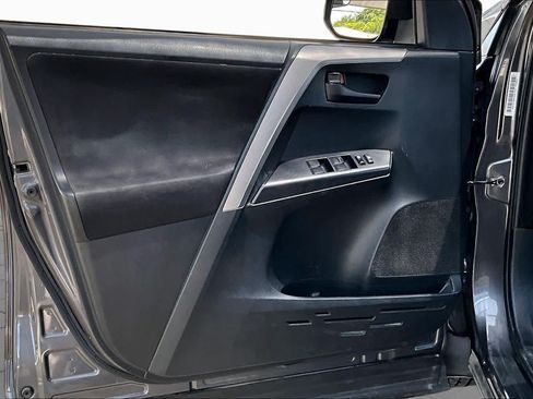 Used 2016 Toyota RAV4 LE FWD image 22