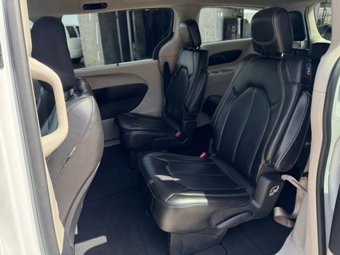 Used 2021 Chrysler Voyager Lxi FWD image 27