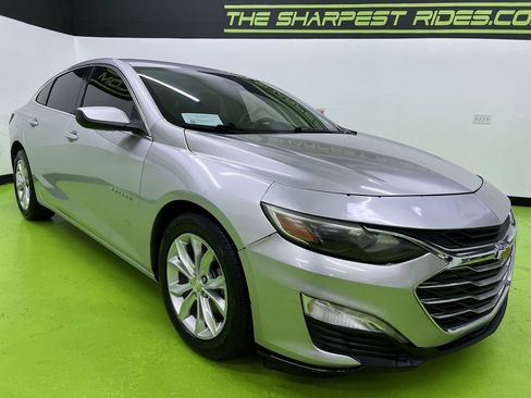 Used 2019 Chevrolet Malibu LT FWD image 2