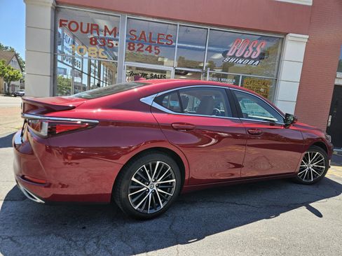 Used 2024 Lexus ES 350 w/ Premium Package FWD image 3