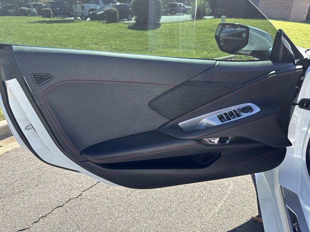 Used 2022 Chevrolet Corvette Stingray Convertible w/ 1LT RWD image 18