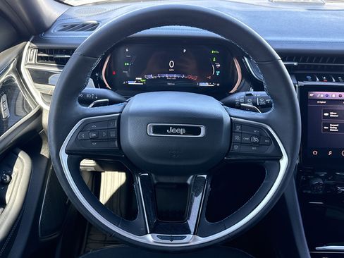 Used 2023 Jeep Grand Cherokee Trailhawk w/ Luxury Tech Group III image 20