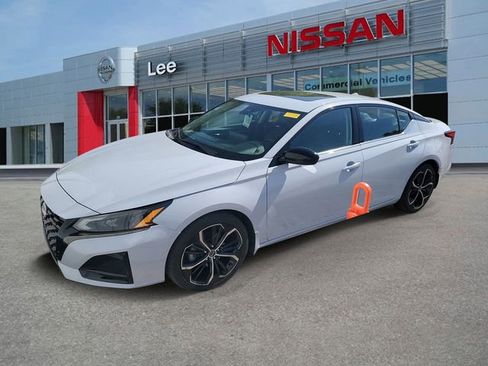 Certified 2023 Nissan Altima 2.5 SR w/ SR Premium Package FWD image 1