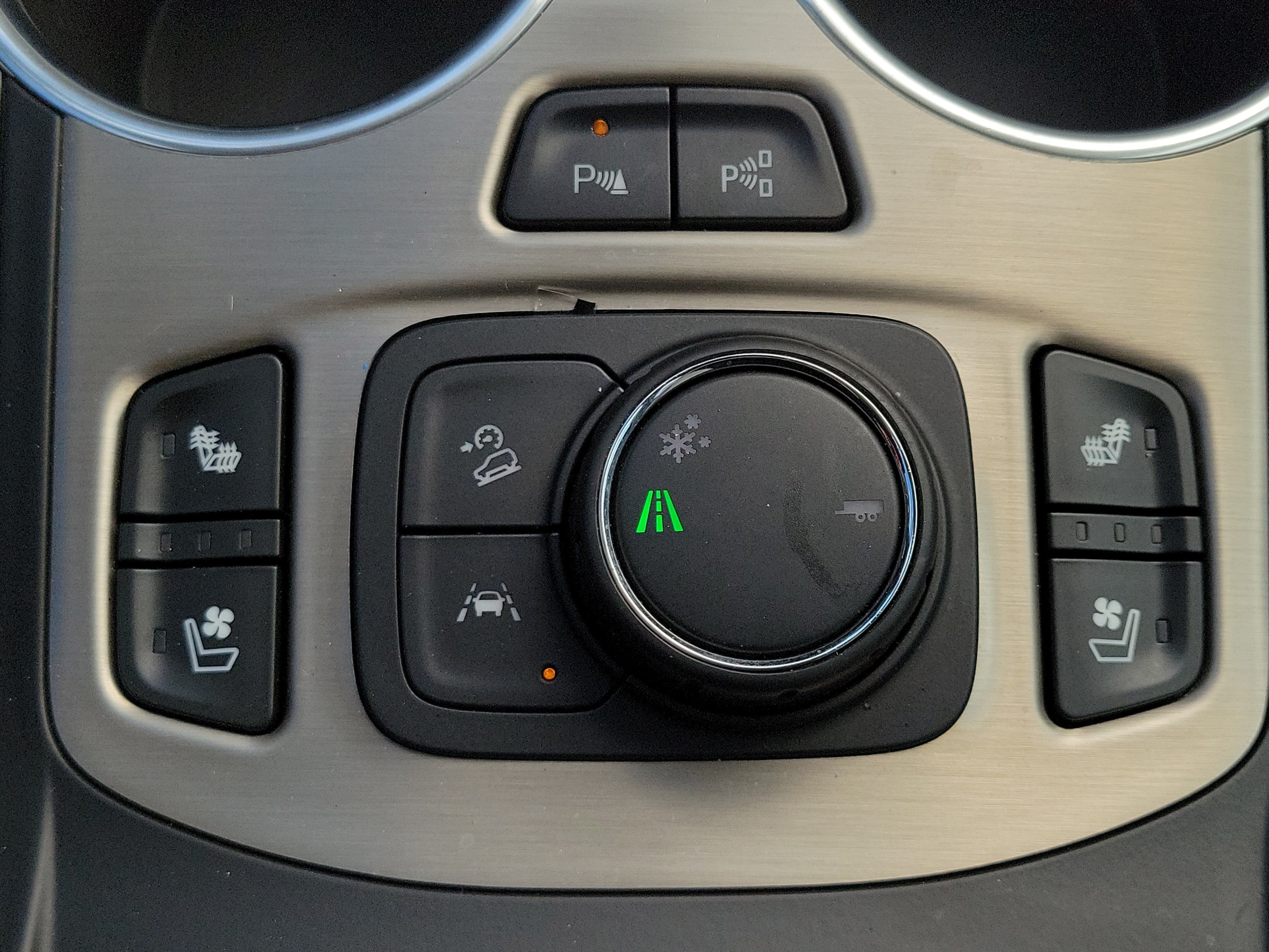 Used 2020 GMC Terrain Denali w/ Denali Premium Package FWD image 25