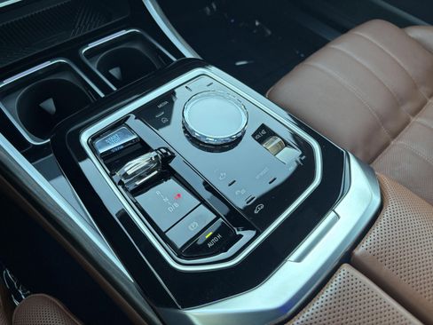 Used 2024 BMW i7 eDrive50 w/ Executive Package image 13