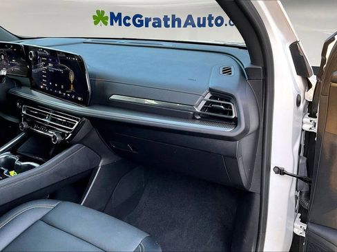 Used 2025 Chevrolet Traverse LT image 29