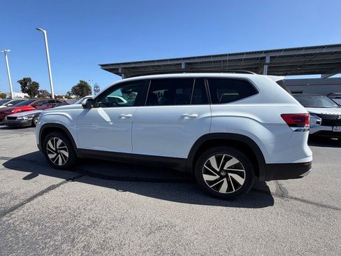 Used 2025 Volkswagen Atlas SE FWD image 2