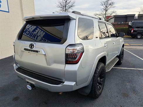 Used 2020 Toyota 4Runner SR5 image 6