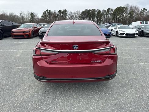 Used 2022 Lexus ES 300h F Sport image 4