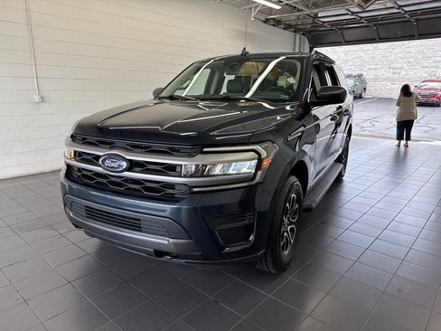 Used 2024 Ford Expedition XLT AWD/4WD image 3