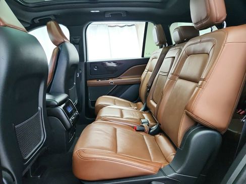 Used 2021 Lincoln Aviator Reserve w/ Elements Package Plus AWD/4WD image 29
