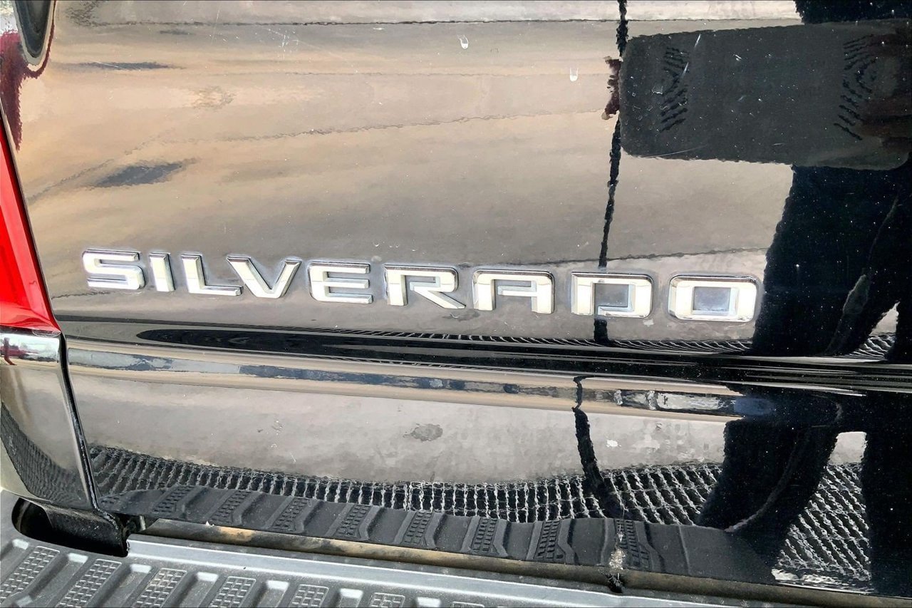 Used 2020 Chevrolet Silverado 1500 LT w/ Texas Edition RWD image 9