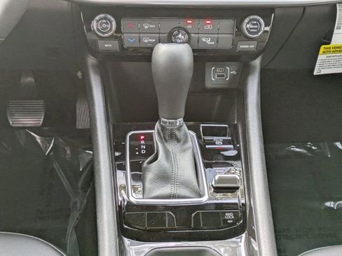 New 2026 Jeep Compass Latitude image 17