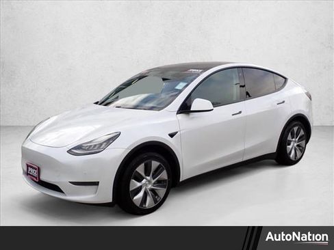 Used 2021 Tesla Model Y Long Range image 1