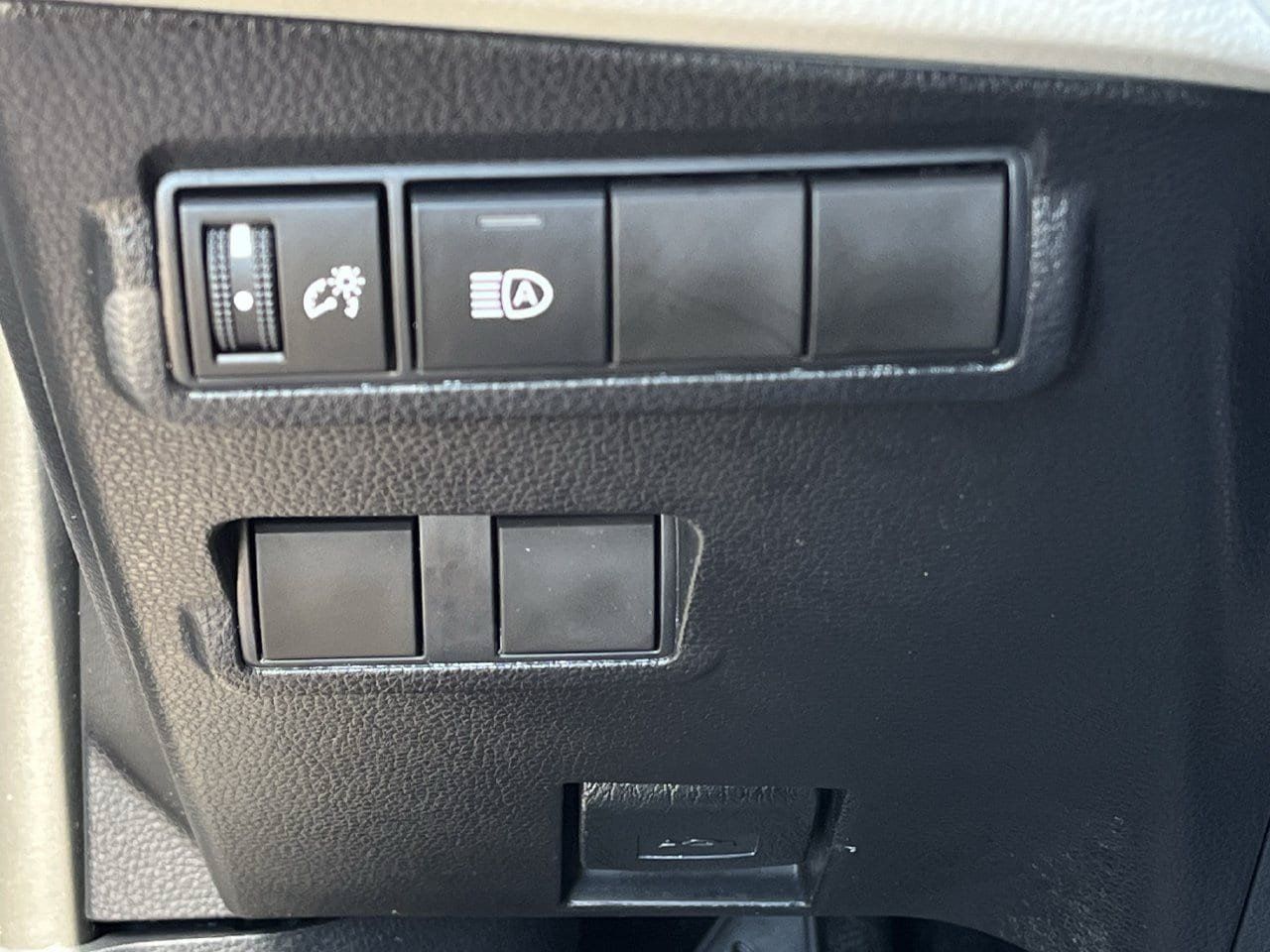 Used 2025 Toyota Corolla Cross L FWD image 20