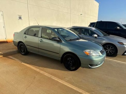 Used 2005 Toyota Corolla CE FWD image 2