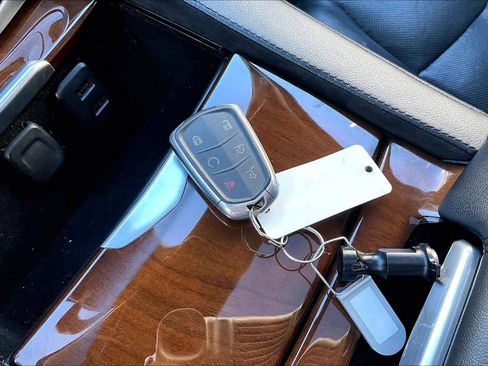 Used 2020 Cadillac Escalade Luxury image 14