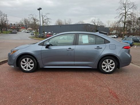 Used 2025 Toyota Corolla LE image 2