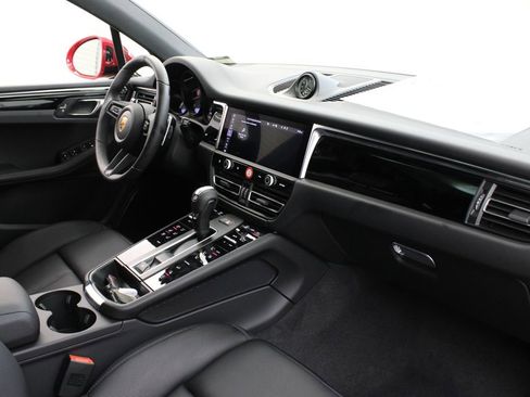 New 2026 Porsche Macan image 31