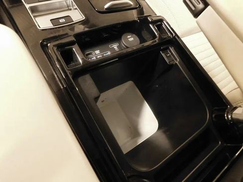 Used 2017 Land Rover Discovery HSE image 35