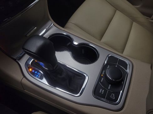 Used 2019 Jeep Grand Cherokee Limited image 26