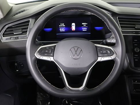 Used 2023 Volkswagen Tiguan SE FWD image 41