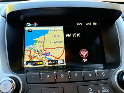 Used 2017 Chevrolet Equinox Premier w/ Enhanced Convenience Package image 27