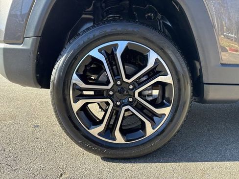 Used 2022 Jeep Compass Limited image 23