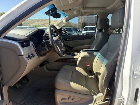 Used 2019 GMC Yukon XL SLT w/ Open Road Package AWD/4WD image 10