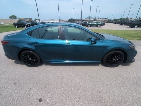 Used 2025 Toyota Camry SE w/ Convenience Package FWD image 2